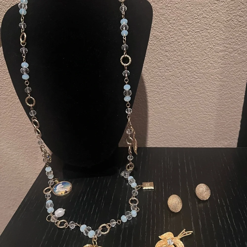Elegant Gold and Blue Necklace Set - Picture 2 of 5